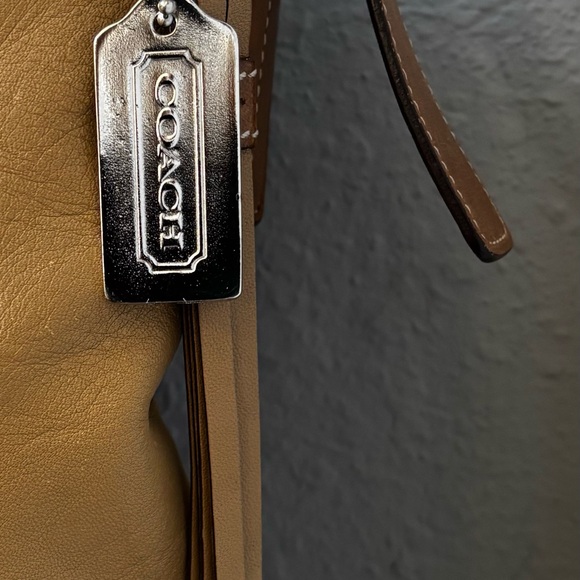 Vintage Coach Legacy Tan Leather Crossbody Bag with Silver Hardware - Picture 3 of 12